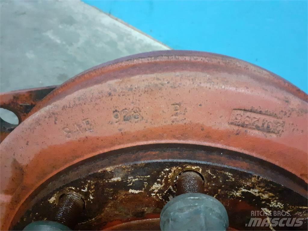 Hesston 4900 Ašys
