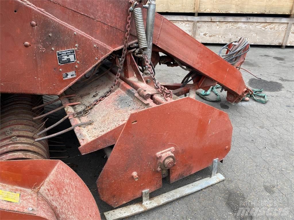 Hesston 4900 Stačiakampių ryšulių presai