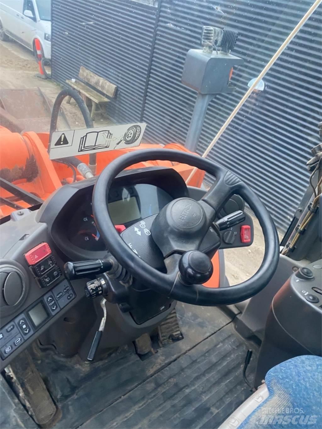 Hitachi ZW310 Naudoti ratiniai krautuvai