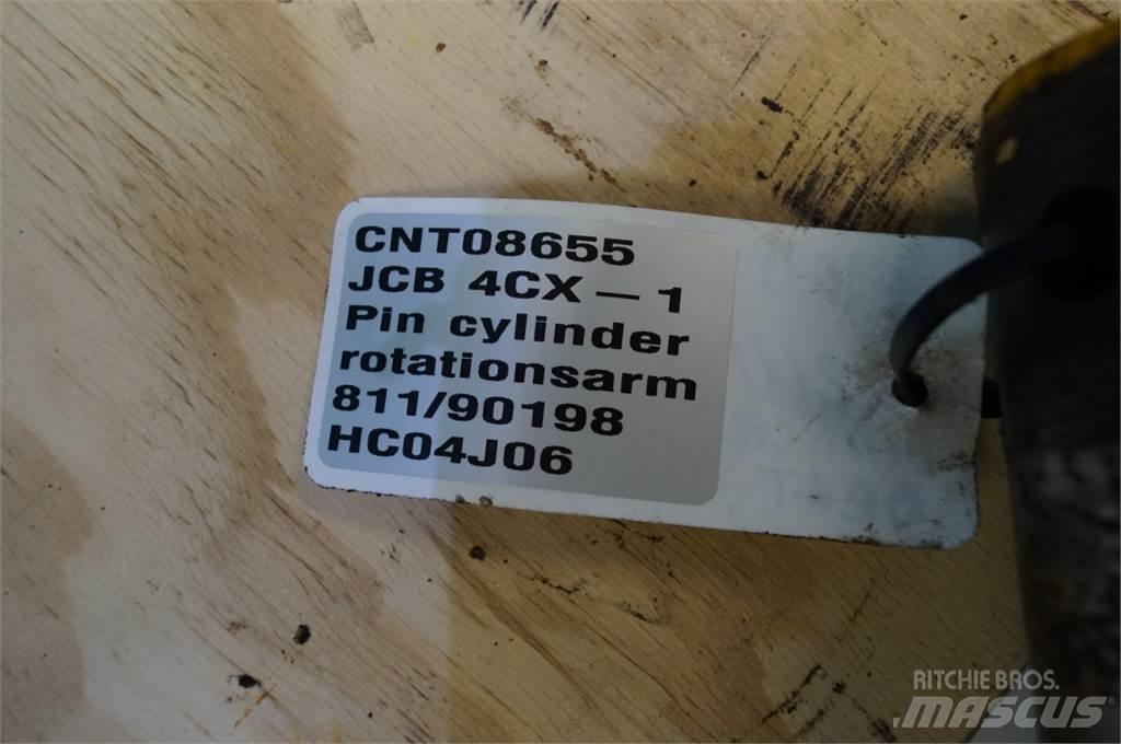 JCB 4CX Tranšėjų kasimo technika