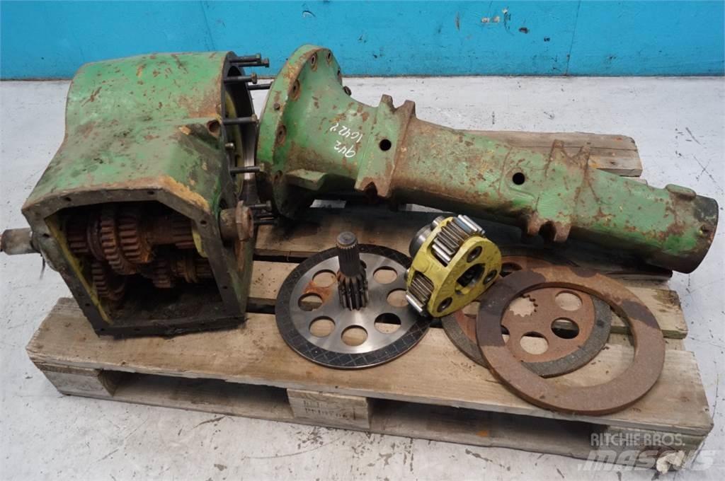 John Deere 1042 Transmisijos