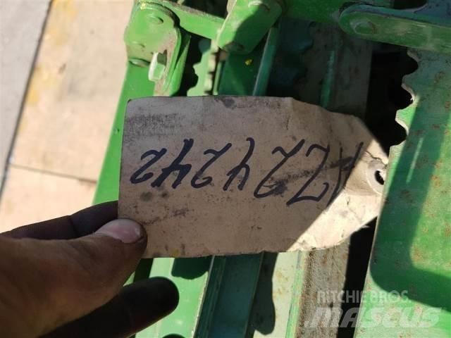 John Deere 1052 Derliaus nuėmimo kombainų priedai