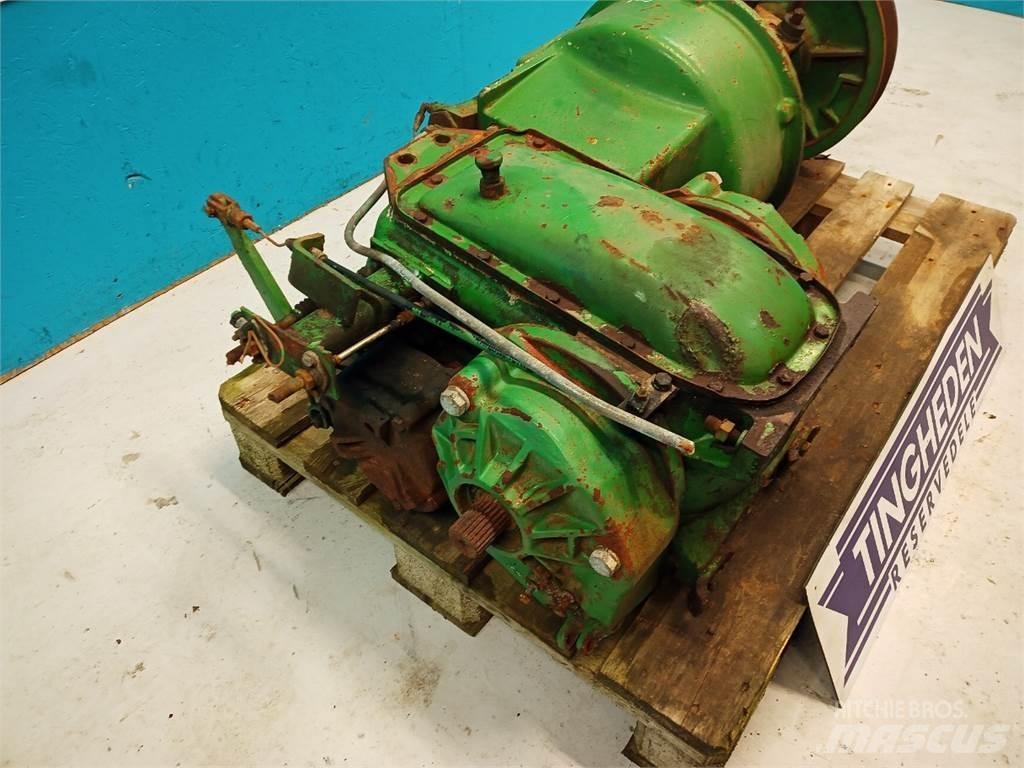 John Deere 1065 Transmisijos