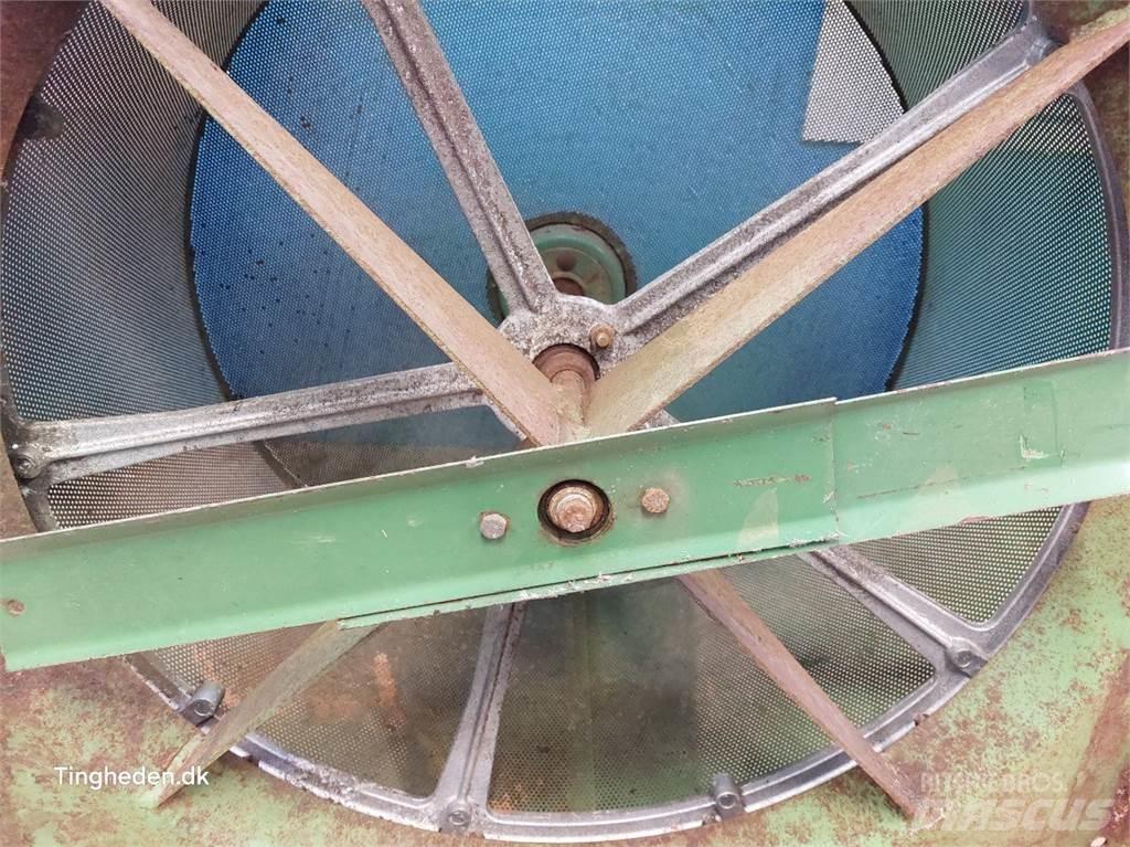 John Deere 1065 Radiatoriai