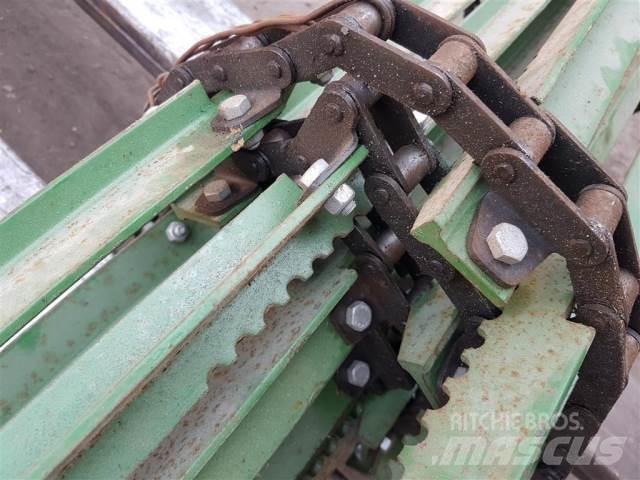 John Deere 1075 Derliaus nuėmimo kombainų priedai