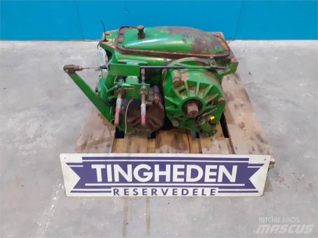 John Deere 1075 Transmisijos