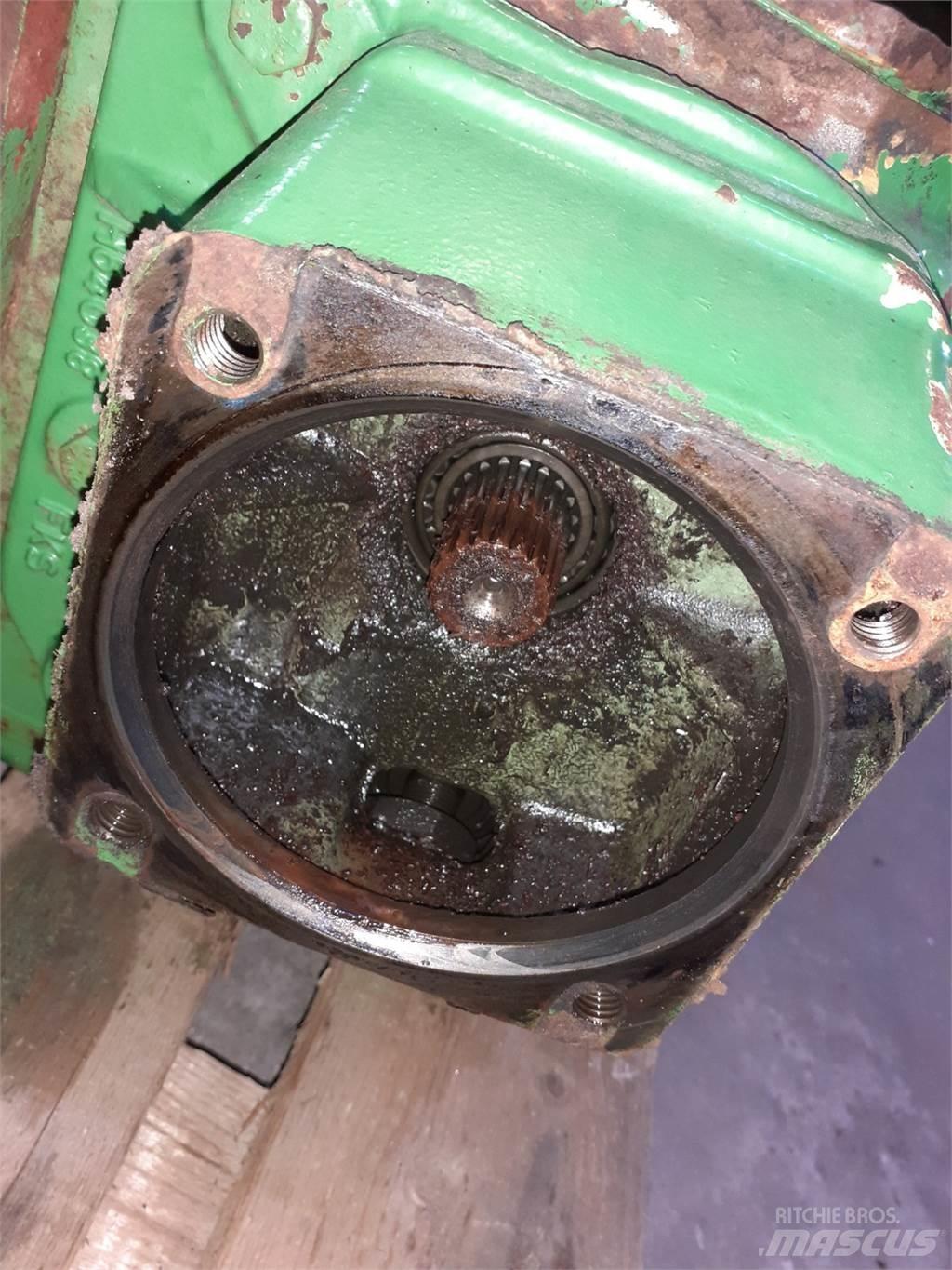 John Deere 1075 Transmisijos