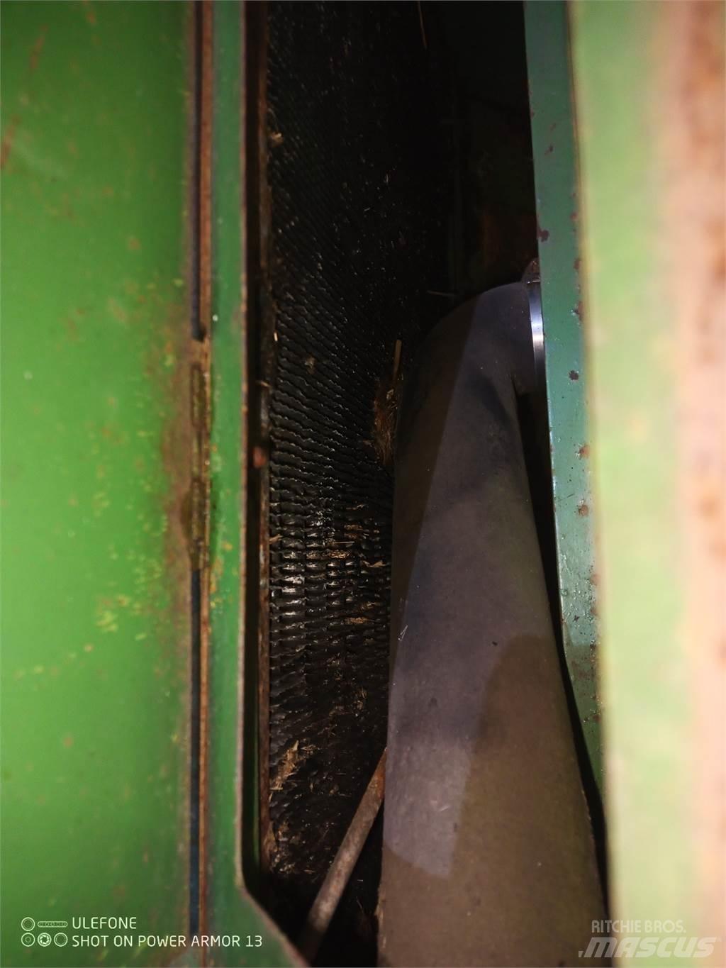 John Deere 1075 Kabinos