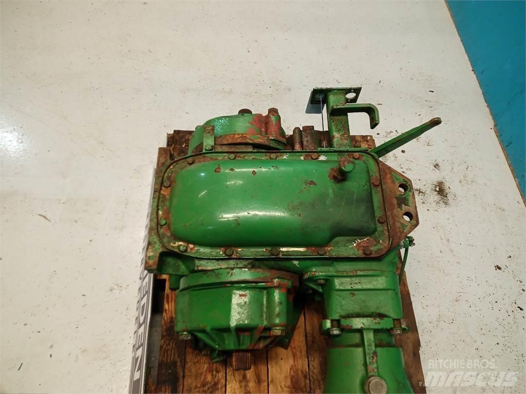 John Deere 1075 Transmisijos