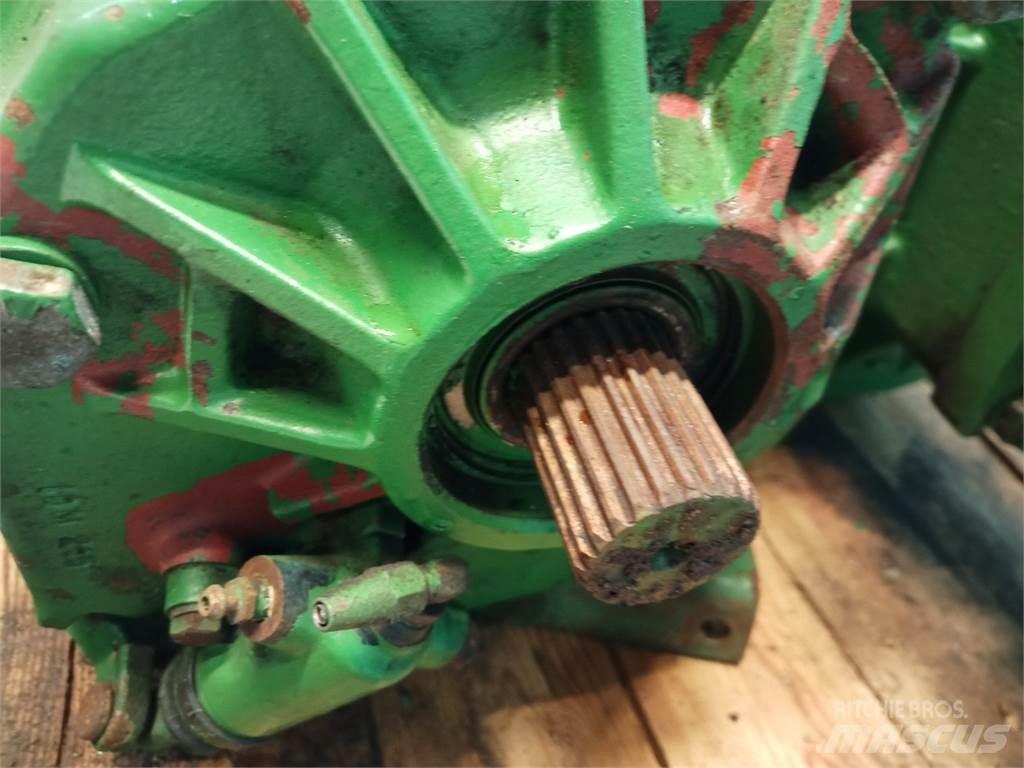 John Deere 1075 Transmisijos