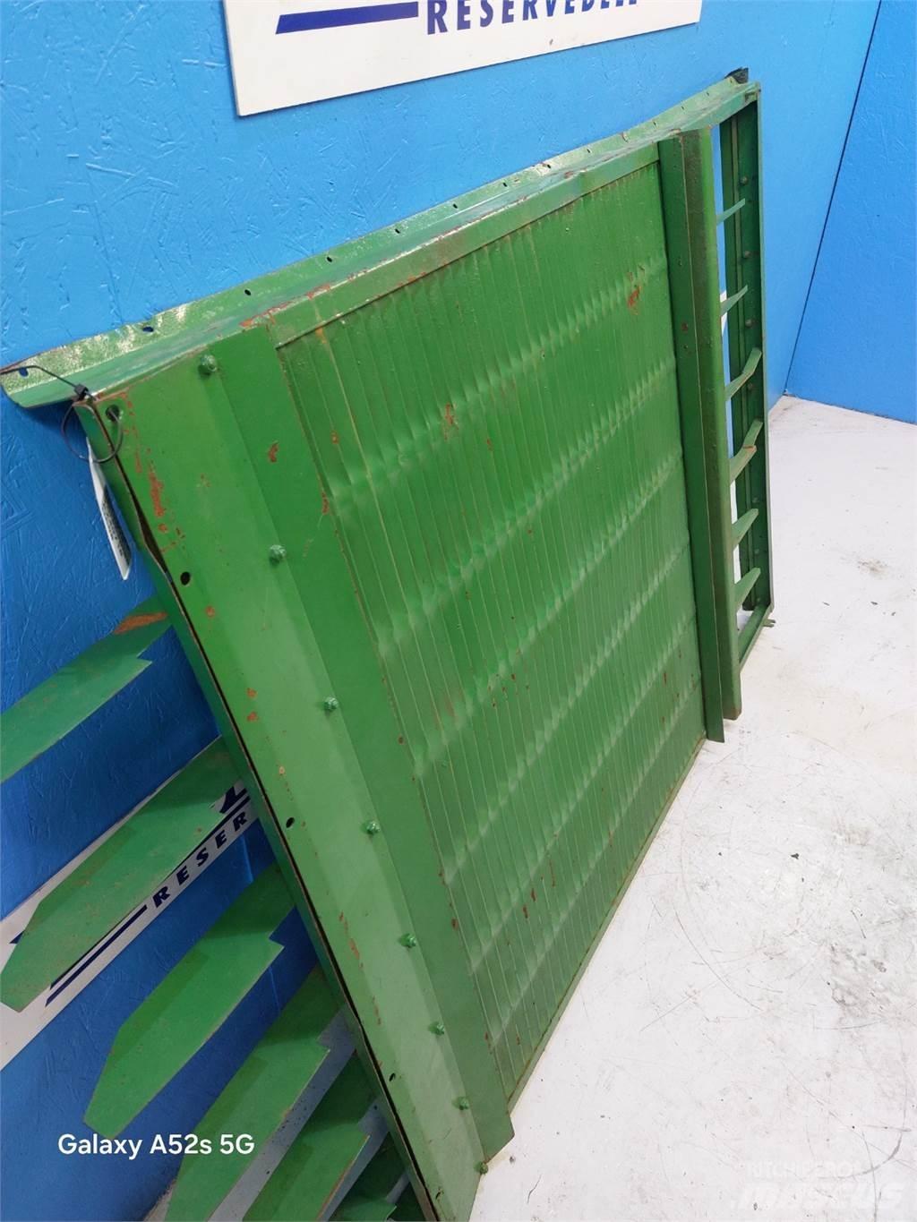 John Deere 1075 Smėlio ir druskos barstytuvai