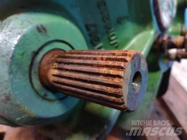 John Deere 1085 Derliaus nuėmimo kombainų priedai