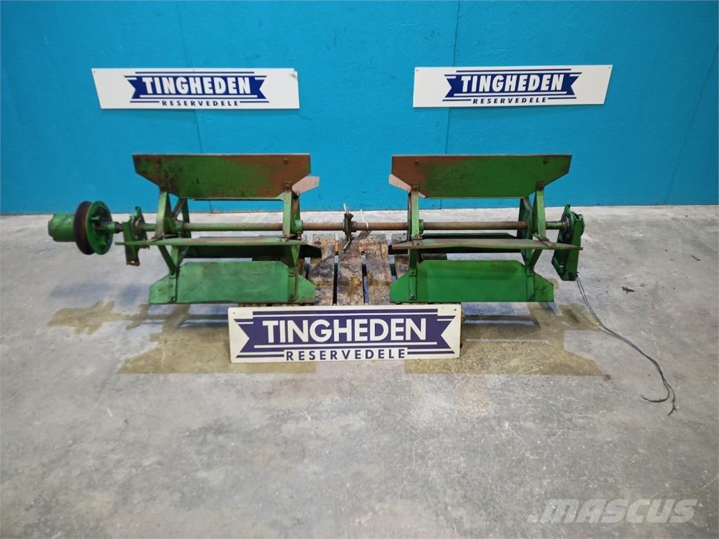 John Deere 1085 Smėlio ir druskos barstytuvai