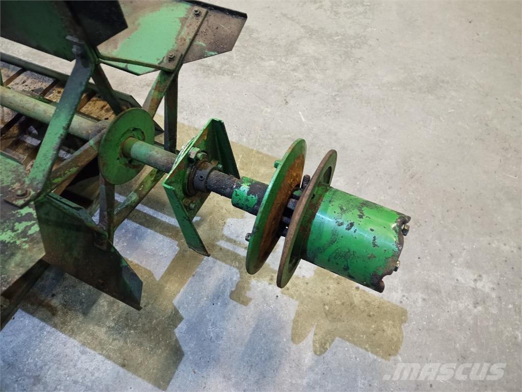 John Deere 1085 Smėlio ir druskos barstytuvai