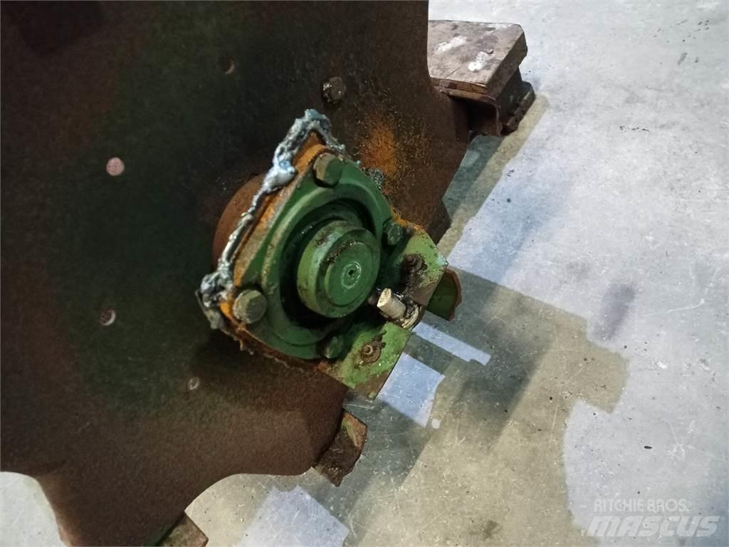 John Deere 1085 Derliaus nuėmimo kombainų priedai