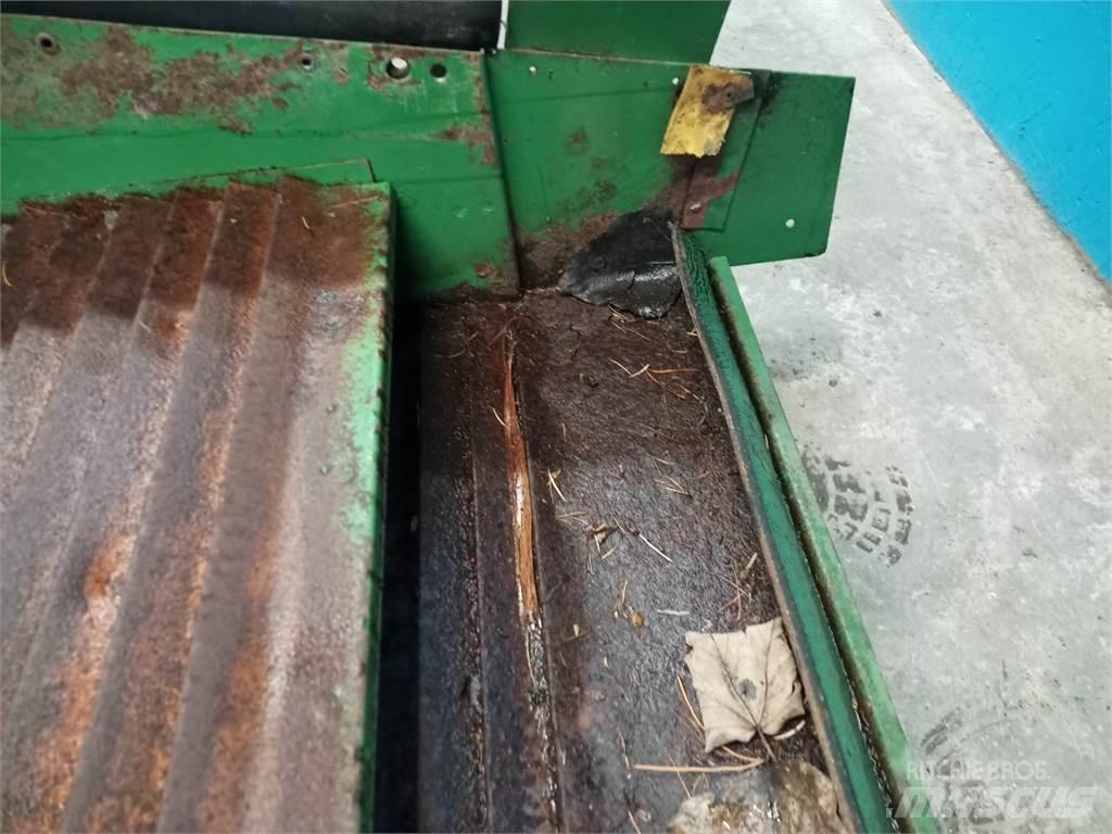 John Deere 1085 Smėlio ir druskos barstytuvai