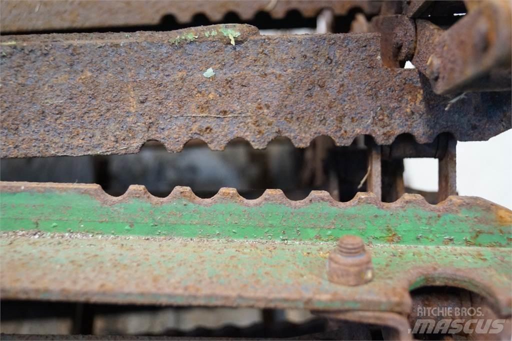 John Deere 1085 Derliaus nuėmimo kombainų priedai