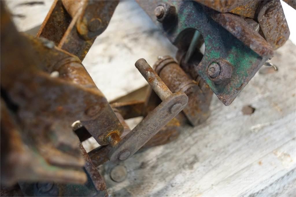 John Deere 1085 Derliaus nuėmimo kombainų priedai