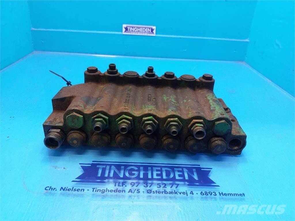 John Deere 1085 Hidraulikos įrenginiai