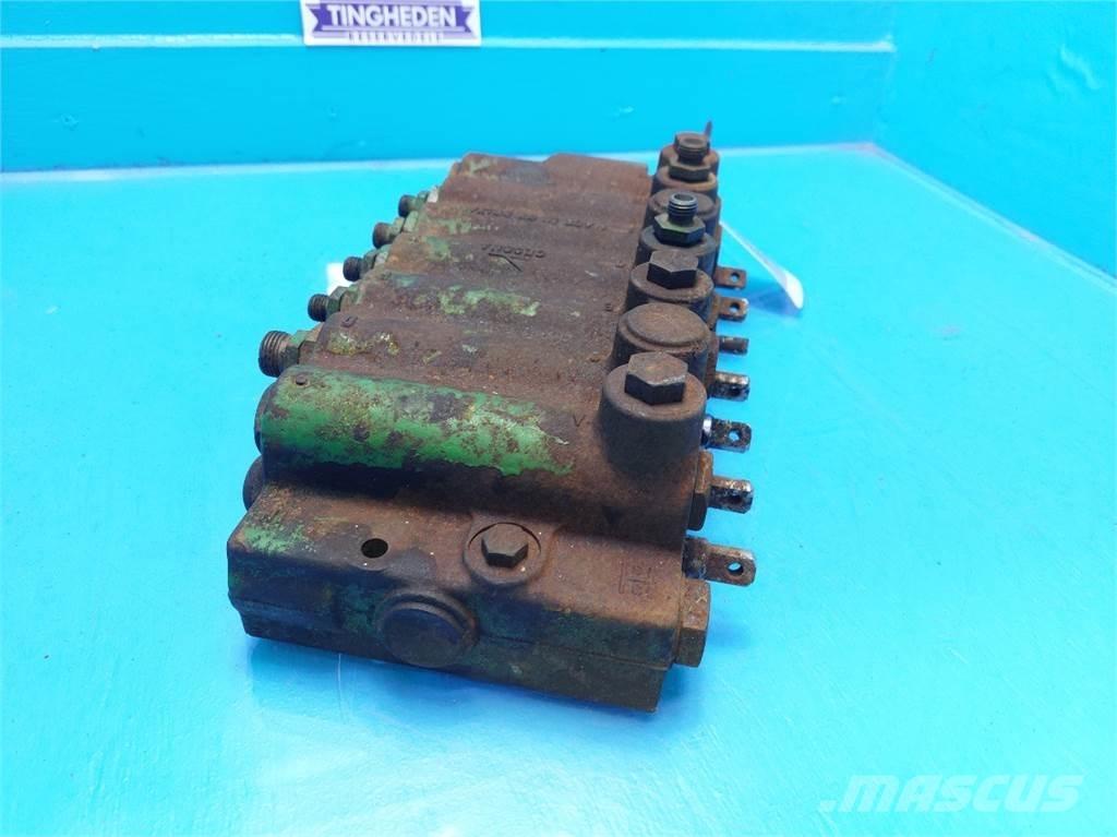 John Deere 1085 Hidraulikos įrenginiai