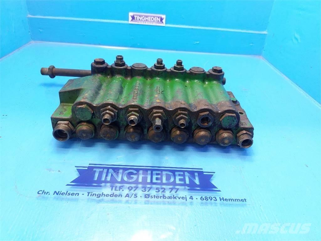 John Deere 1085 Hidraulikos įrenginiai