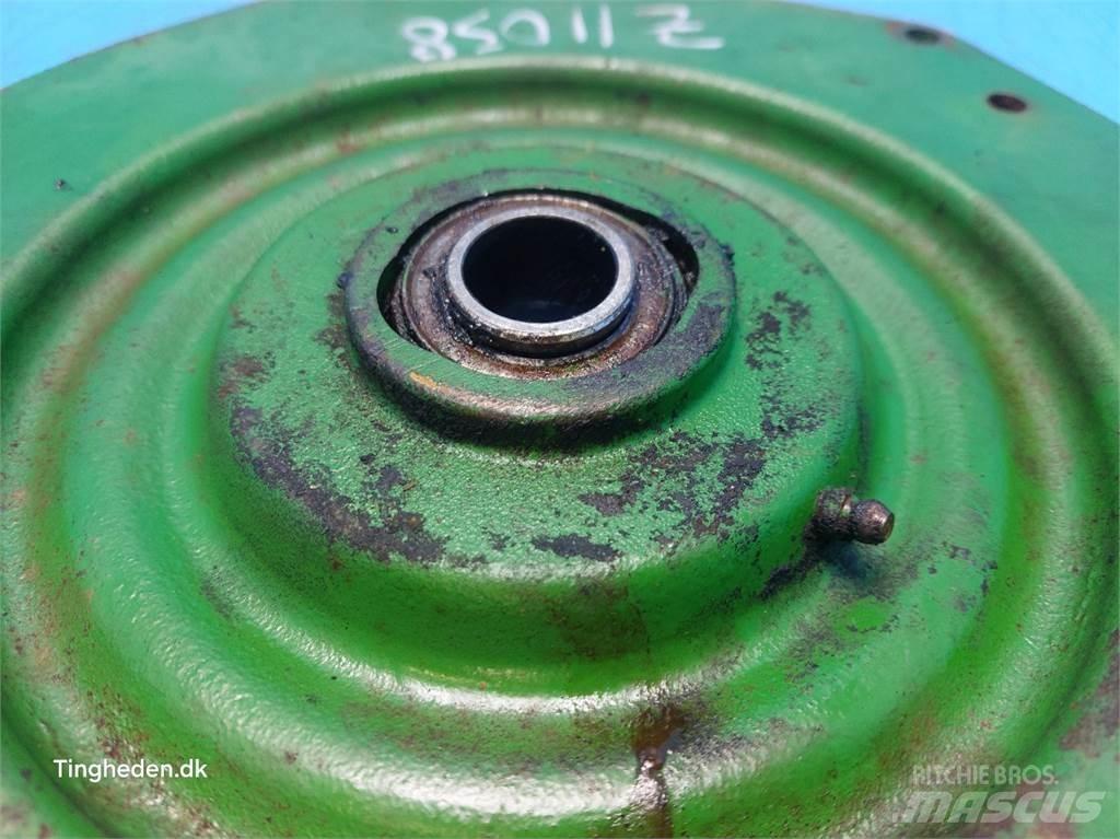 John Deere 1085 Smėlio ir druskos barstytuvai