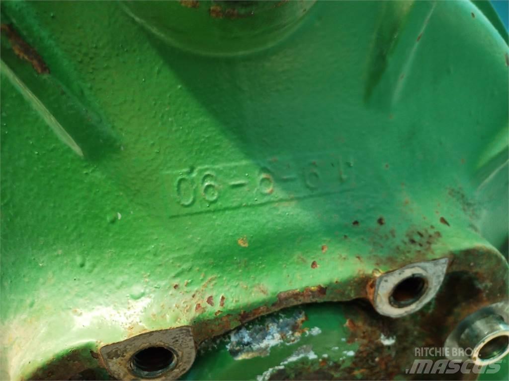 John Deere 1177 Derliaus nuėmimo kombainų priedai