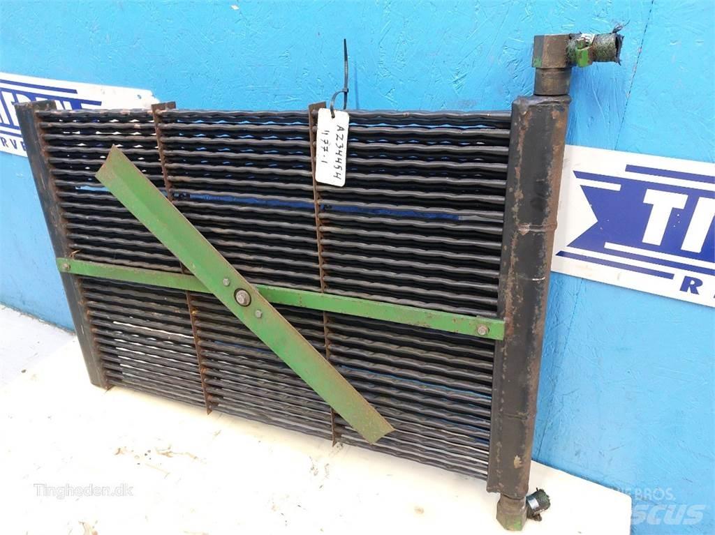 John Deere 1177 Radiatoriai