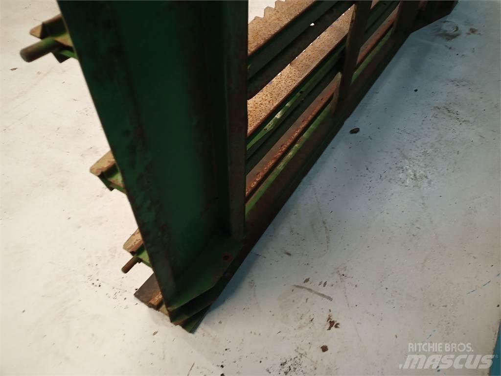 John Deere 2054 Smėlio ir druskos barstytuvai