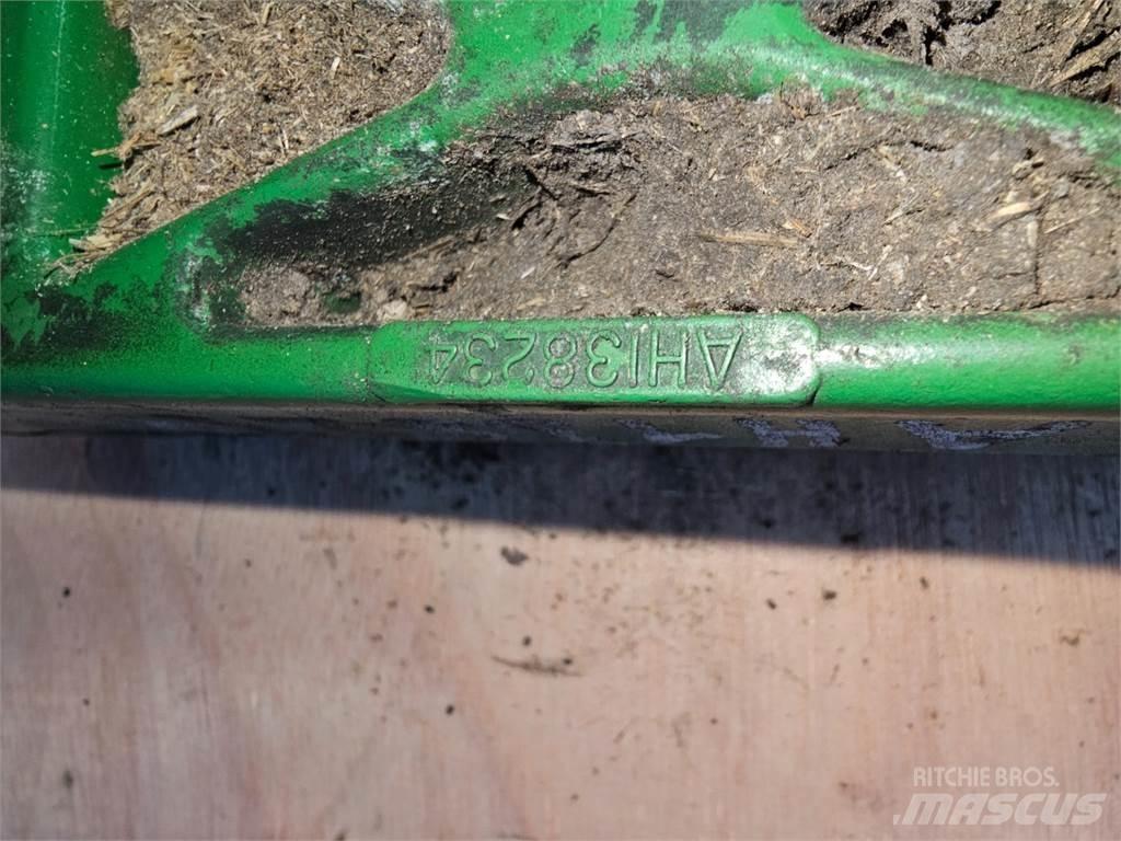 John Deere 2054 Smėlio ir druskos barstytuvai
