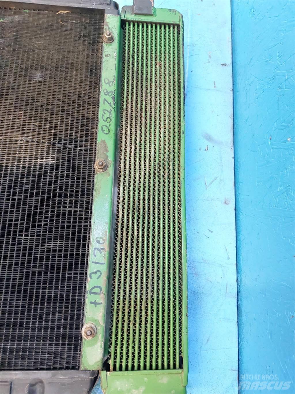 John Deere 3130 Radiatoriai