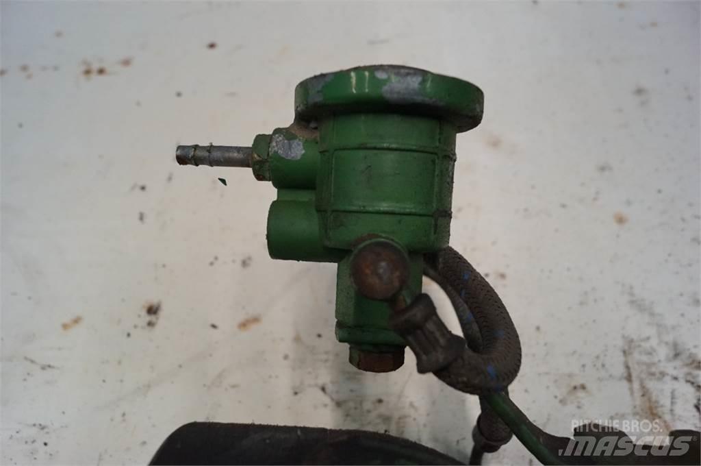 John Deere 3140 Varikliai