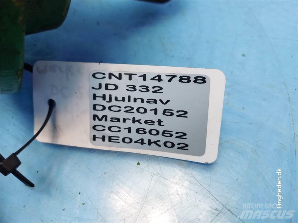 John Deere 332 Ašys