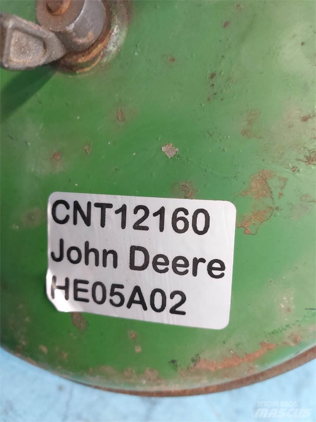 John Deere 3340 Varikliai