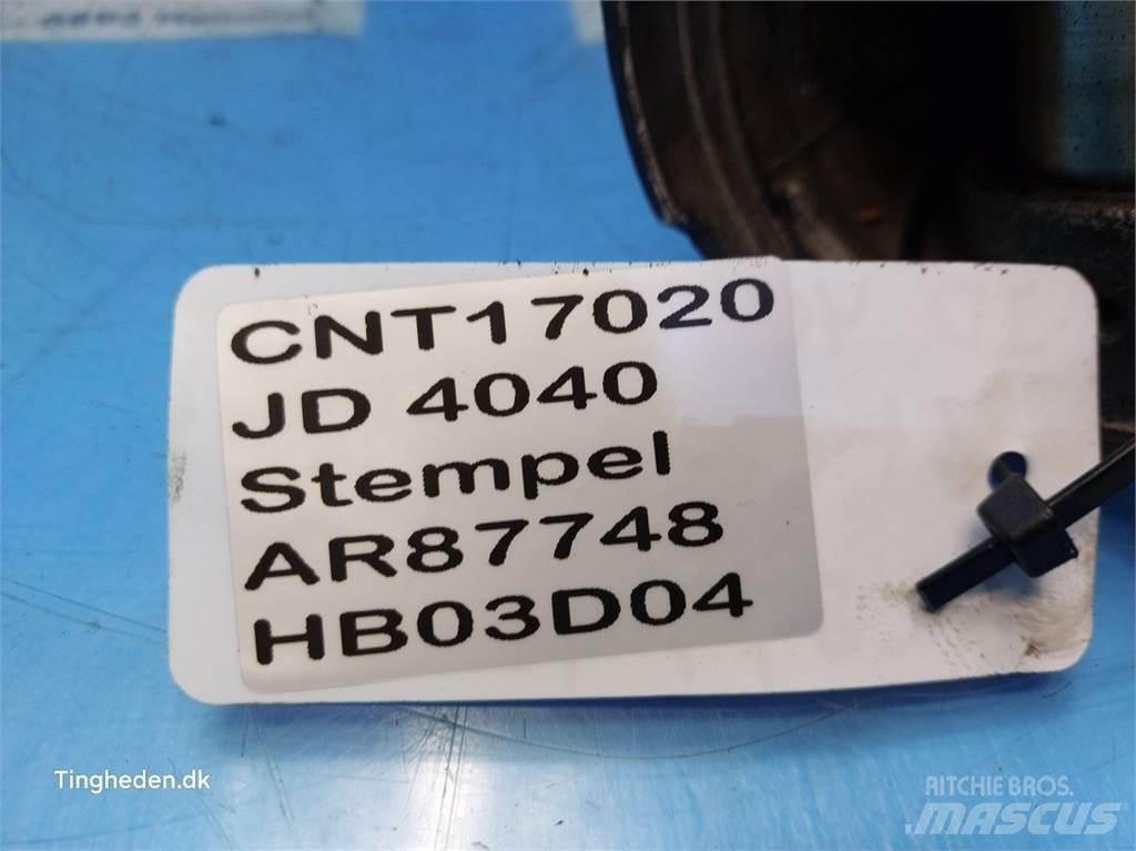 John Deere 4040 Varikliai