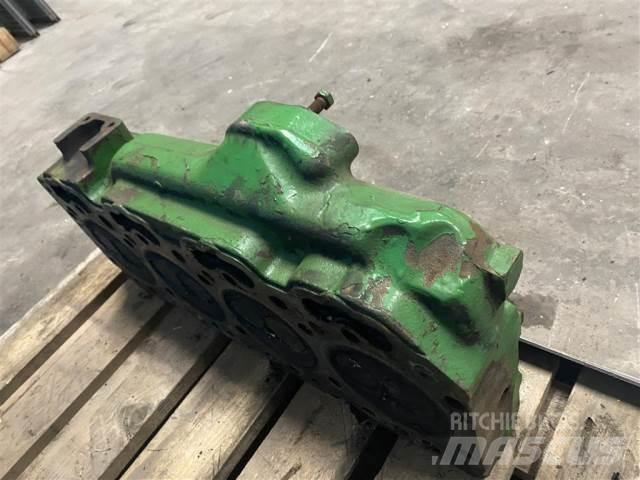 John Deere 4239 Varikliai