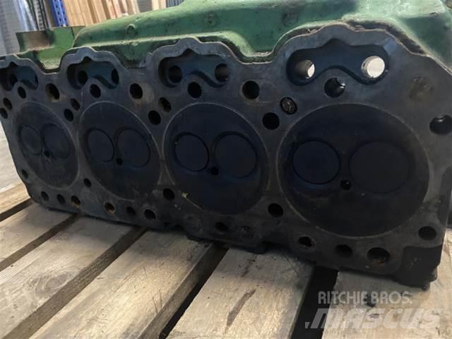 John Deere 4239 Varikliai