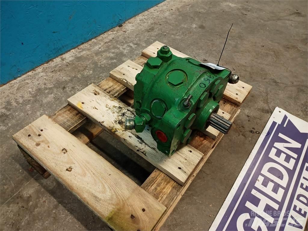 John Deere 4240 Hidraulikos įrenginiai