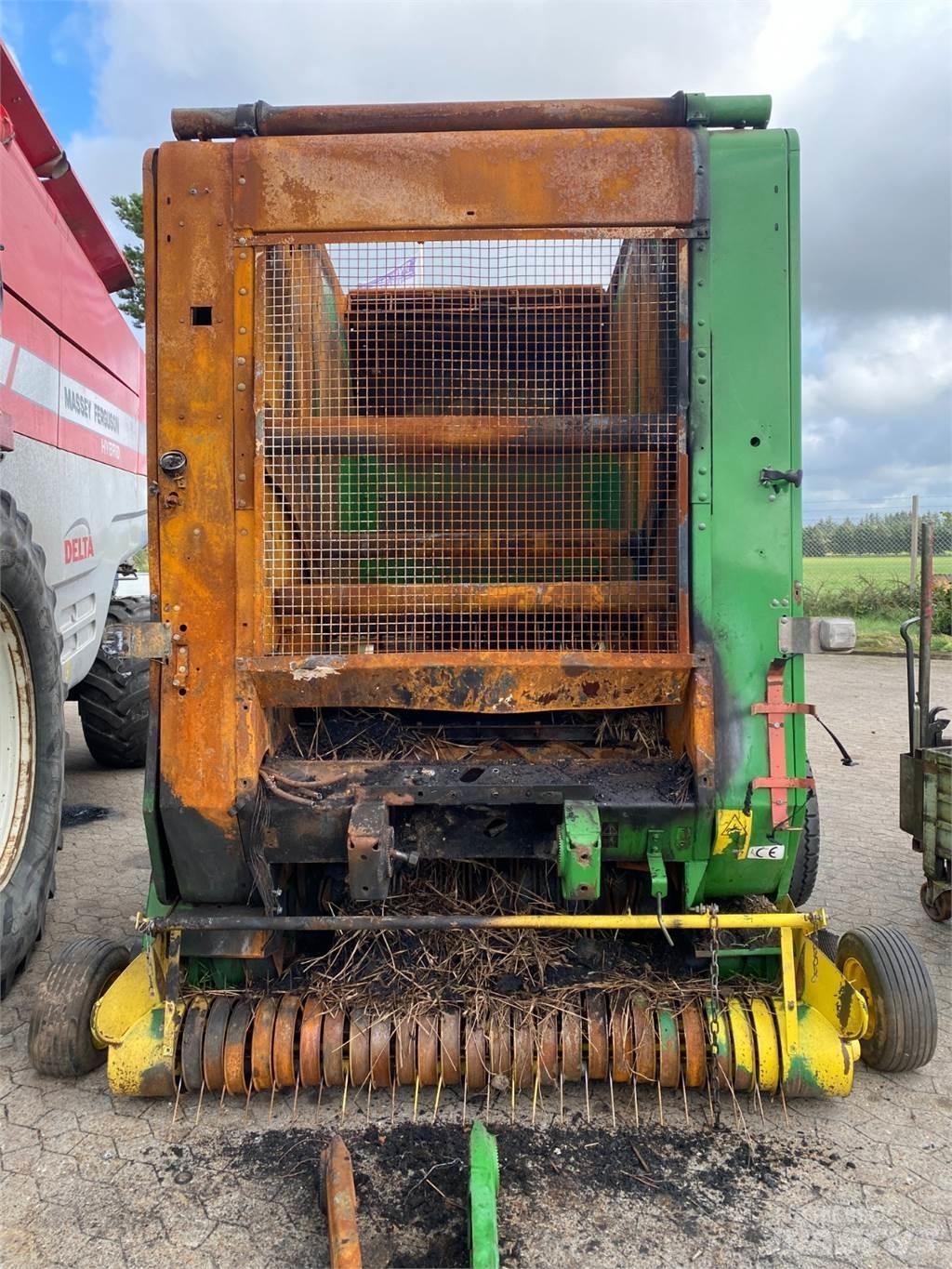 John Deere 590 Ritinių presai