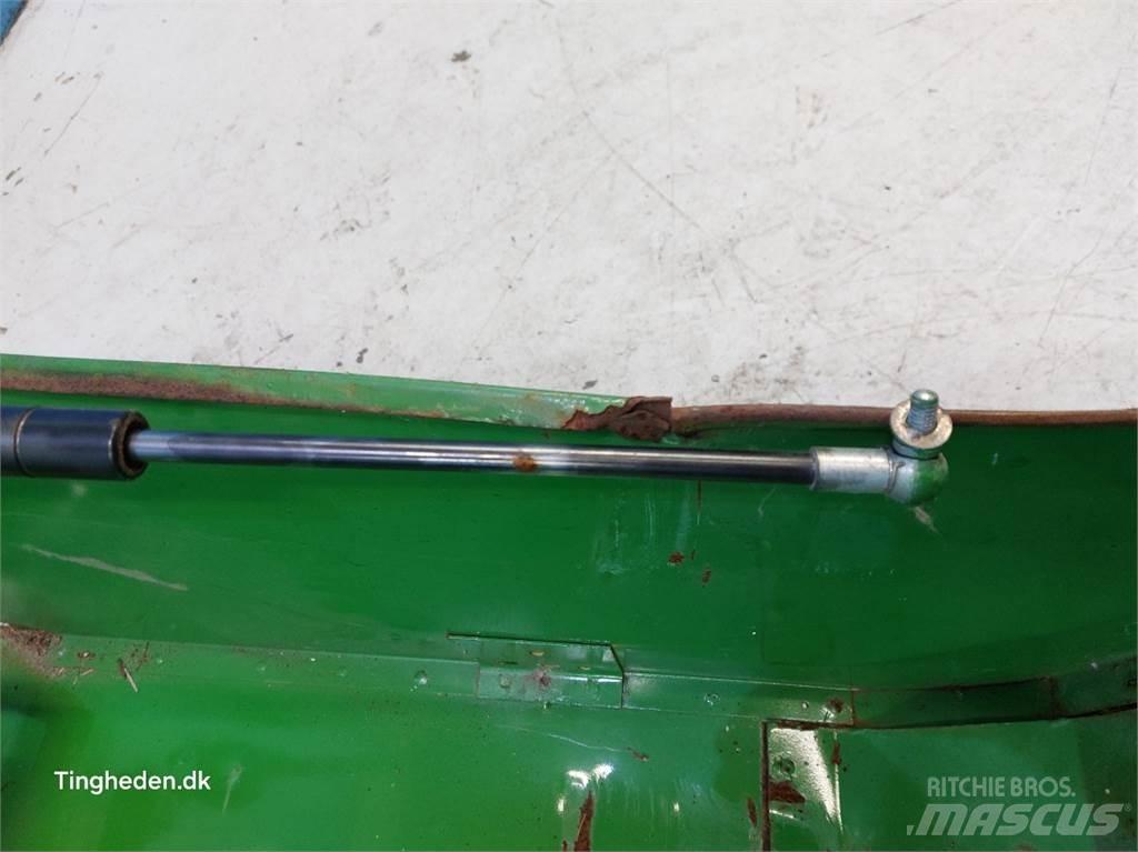 John Deere 590 Atrinkimo kaušai