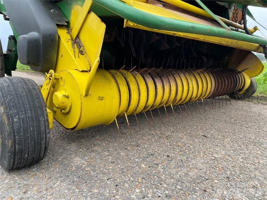 John Deere 592 Ritinių presai