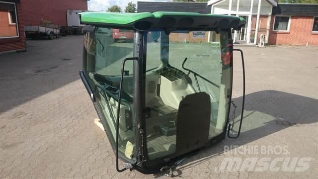 John Deere 6210R Kabinos