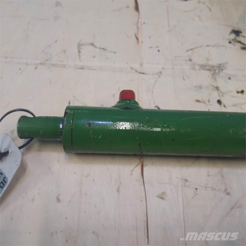 John Deere 820 Hidraulikos įrenginiai