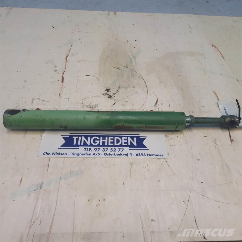 John Deere 820 Hidraulikos įrenginiai