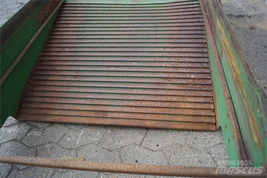 John Deere 952 Smėlio ir druskos barstytuvai