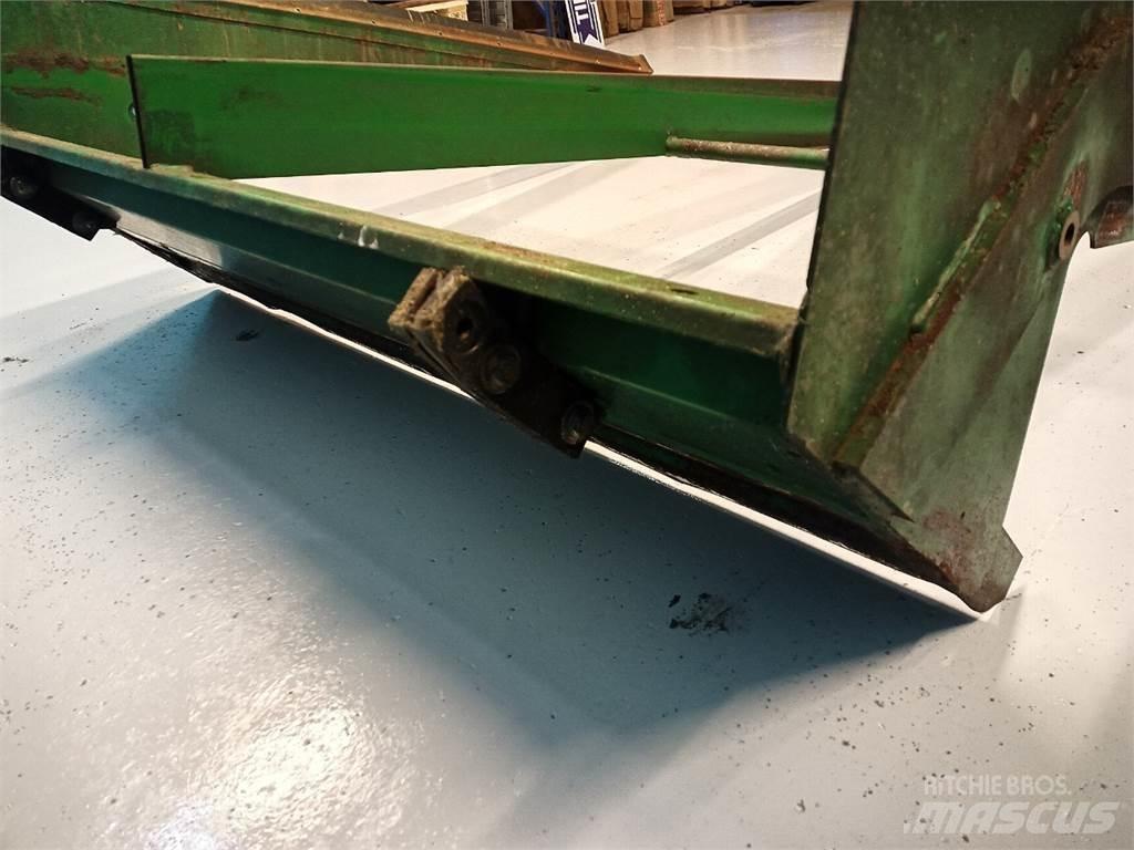 John Deere 9540 Smėlio ir druskos barstytuvai