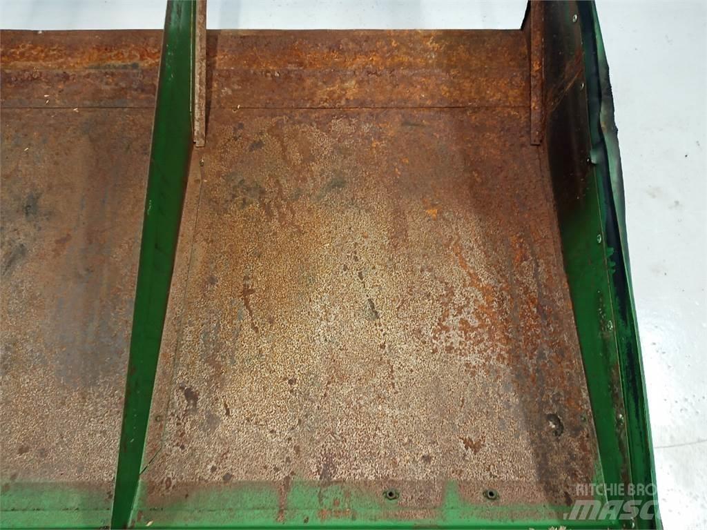 John Deere 9540 Smėlio ir druskos barstytuvai