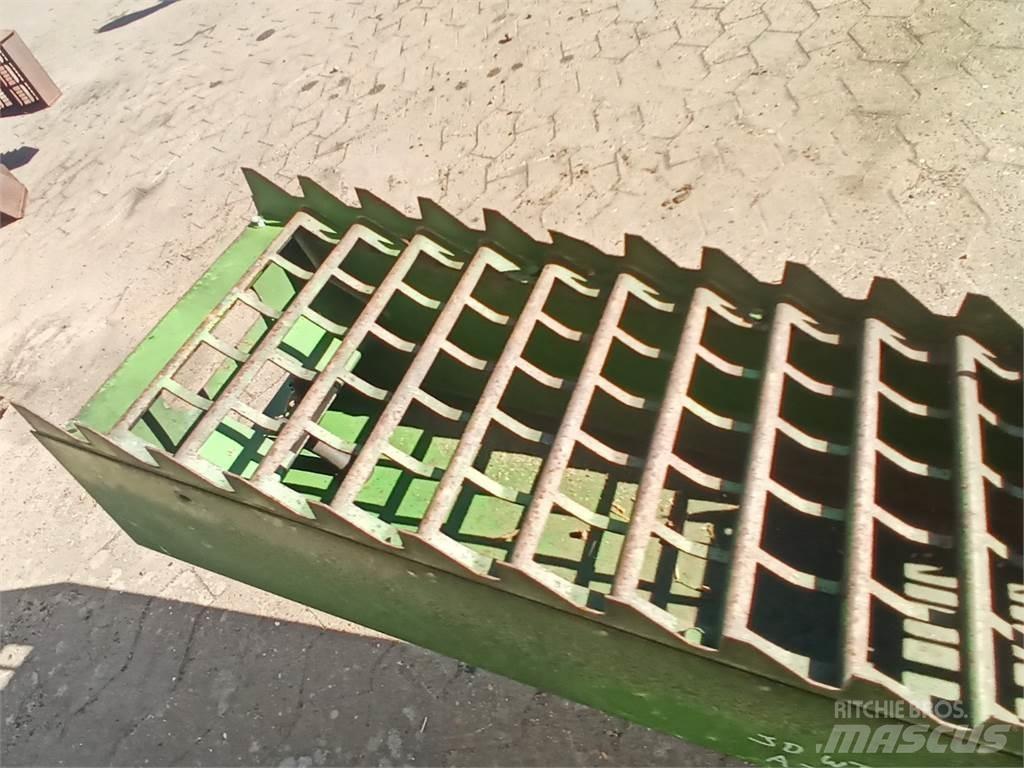John Deere 9540 Derliaus nuėmimo kombainų priedai