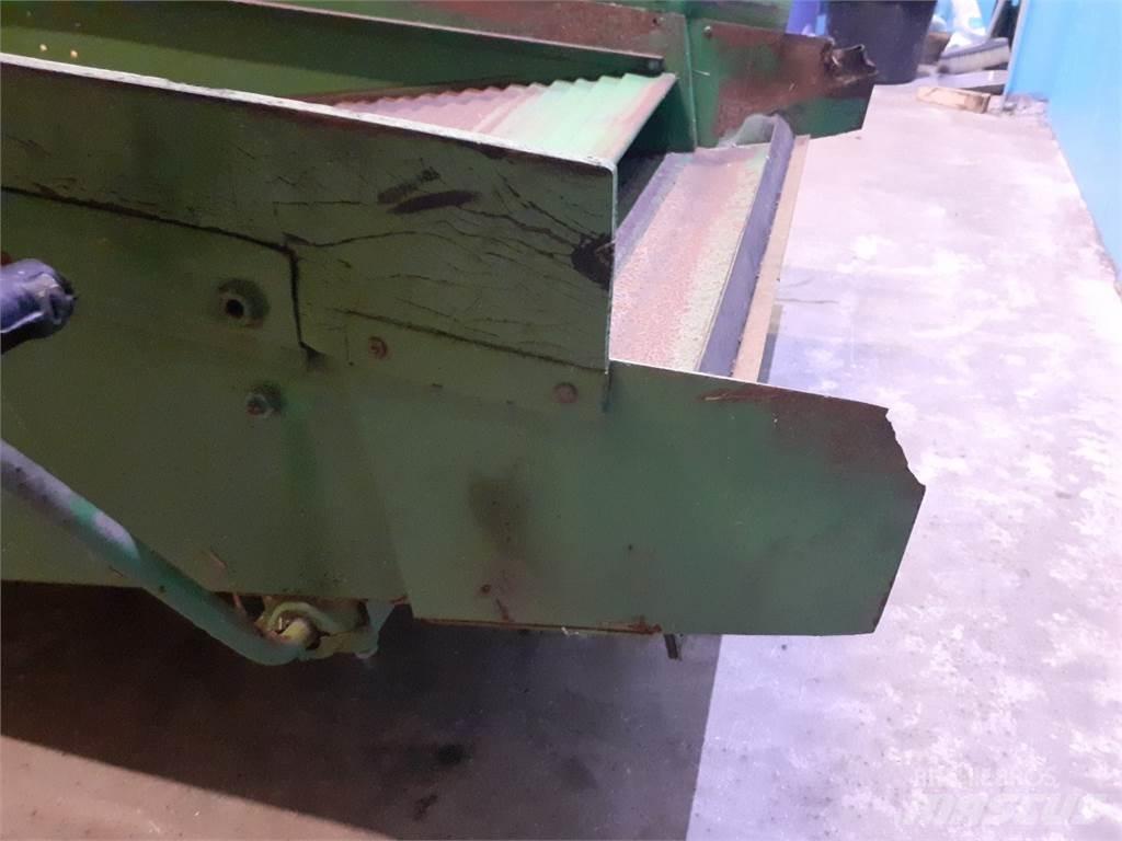 John Deere 955 Smėlio ir druskos barstytuvai