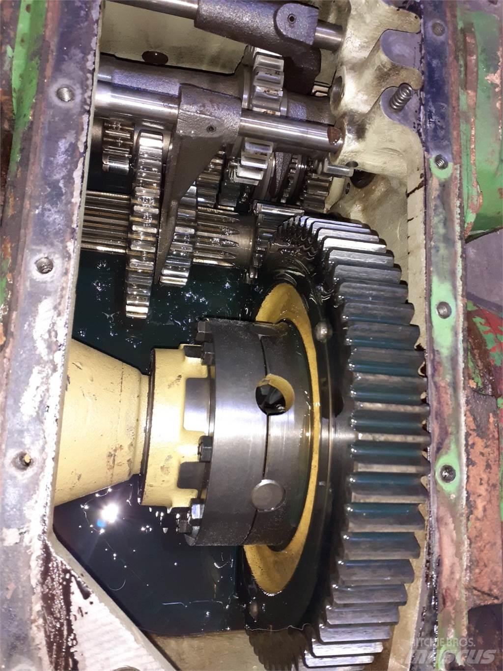 John Deere 975 Transmisijos
